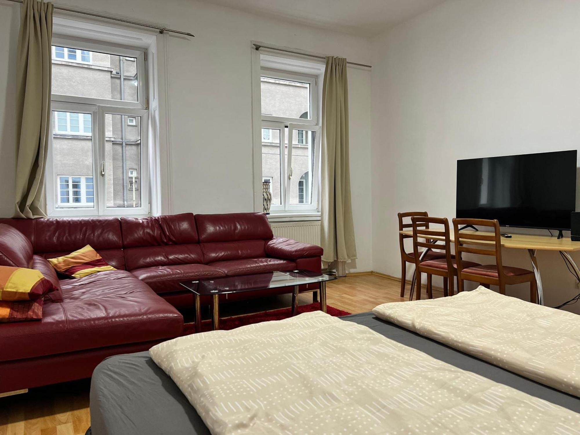 Cozy 2br Apt- Near Danube River